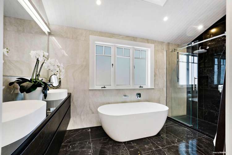 52 Marine Parade Mellons Bay_29