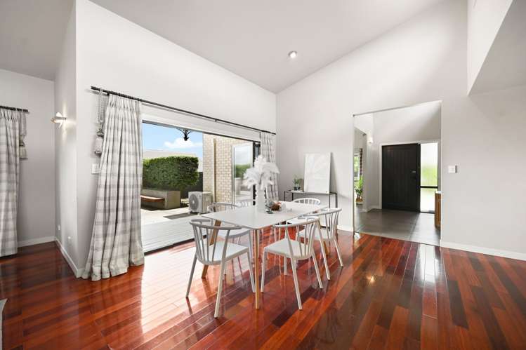 10 Farleigh Close Huntington_11