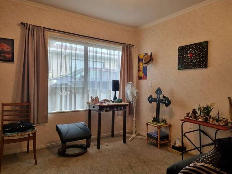 2/7 Broadway 10858_7