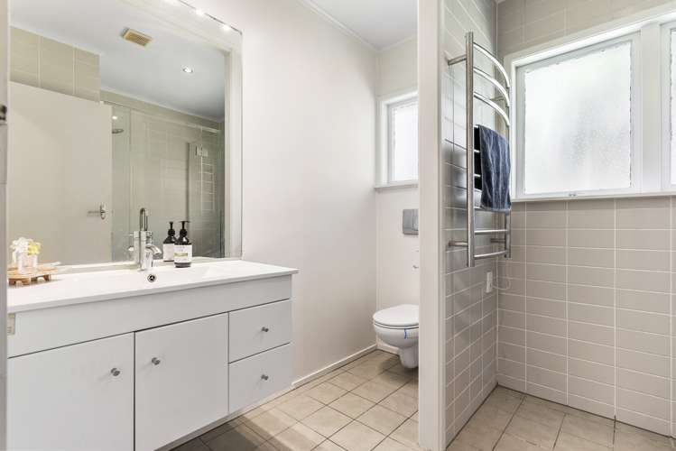 184 Golf Road Titirangi_19