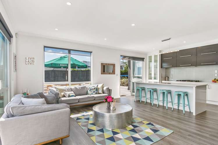 3 Defender Crescent Beachlands_2