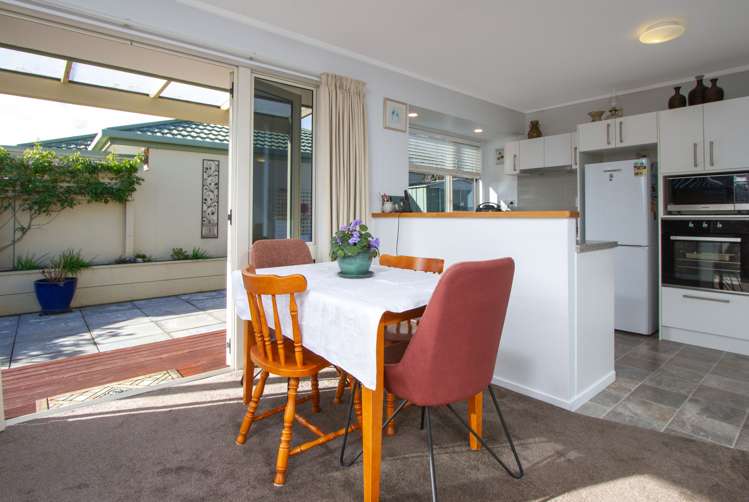 13 Vining Crescent Stoke_5