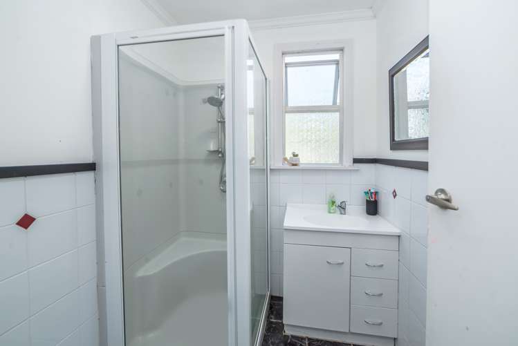 383 High Street South Carterton_7