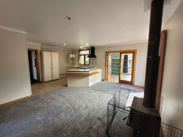 Charming 3BR Wainoni Home + Studio!