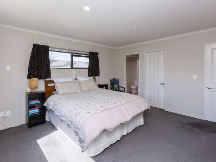 48 Percy Kinsman Crescent Riverstone Terraces_10