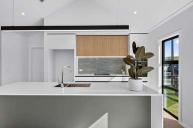 8 Annie Aranui Drive_2