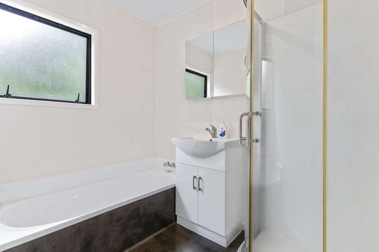2/4 Kupari Place Totara Vale_8