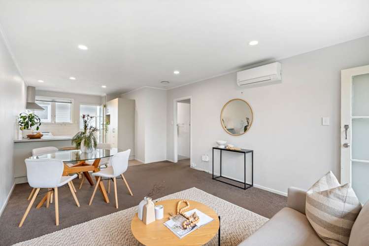 2/102 McLeod Road Te Atatu South_0