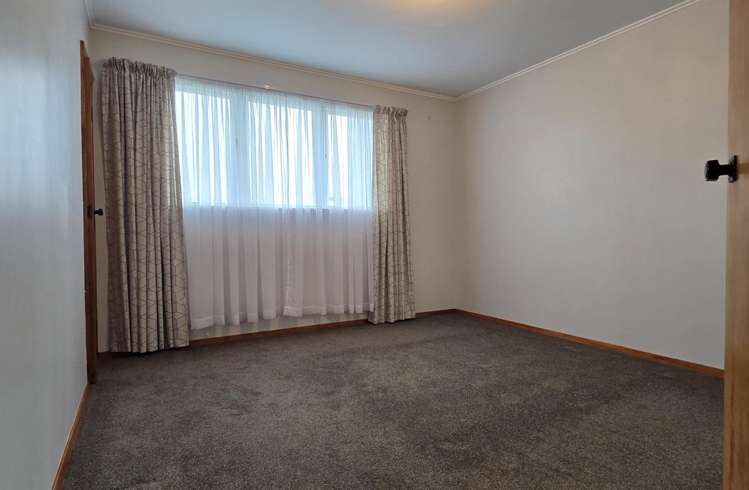 8A Devon Place Cannons Creek_13