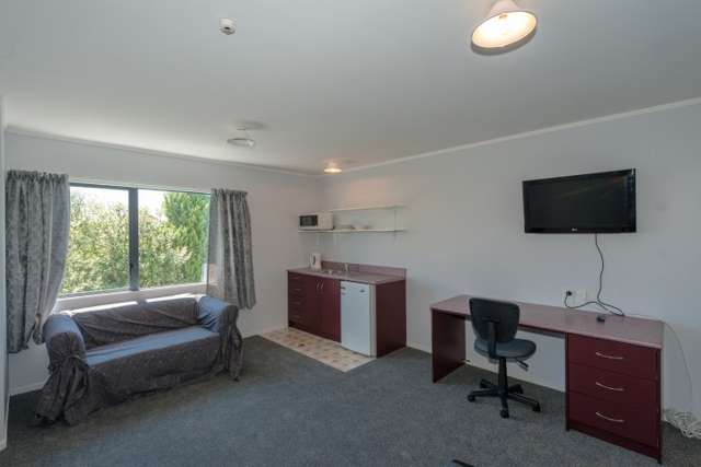 3/2 Baffles Crescent 1076_3