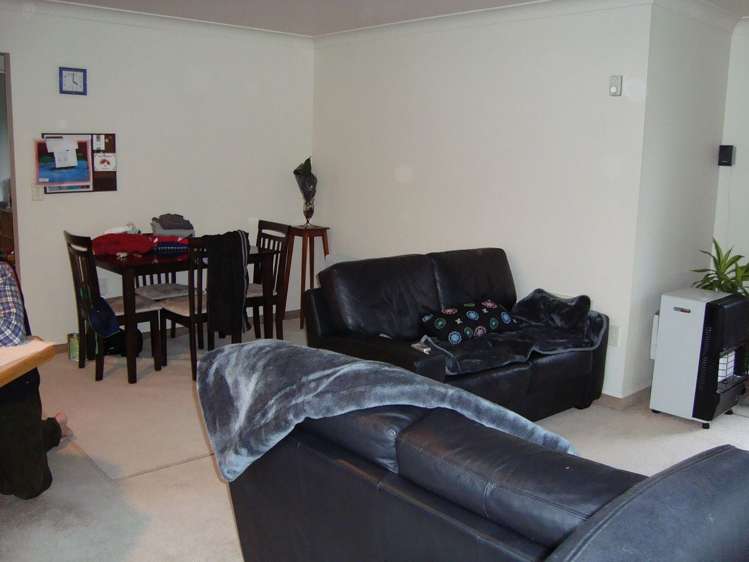 2/68A Guppy Road Greenmeadows_6