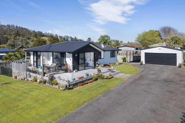 Must See! Stylish & NearNew + Exceptional Parking!
