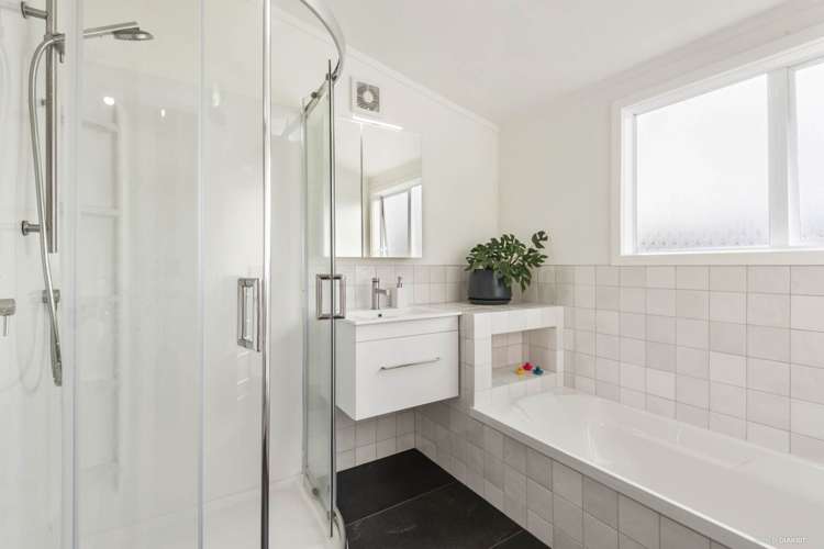 1/1 Stokes Avenue Te Atatu Peninsula_9