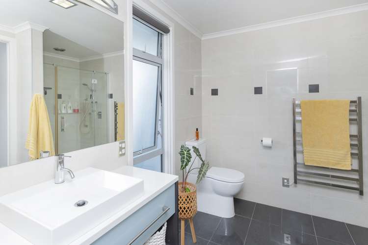 2 Fisher Place Lytton West_11