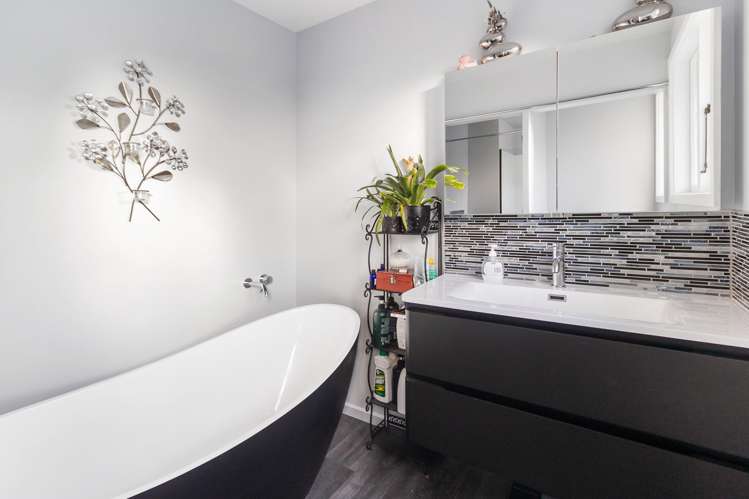 15 Sherratt Street West End_11