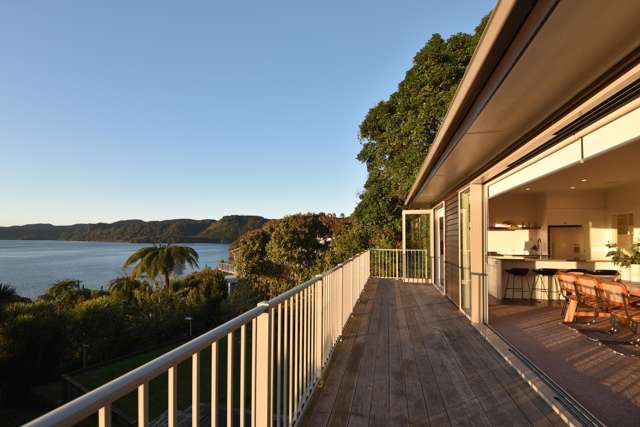 Lakeside Living with Jetty at Boatshed Bay