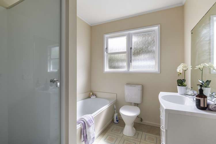 21 Akaroa Drive Maupuia_10