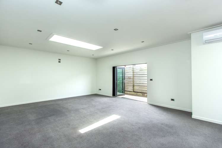 2/11 Dp Larch Street Victoria_4