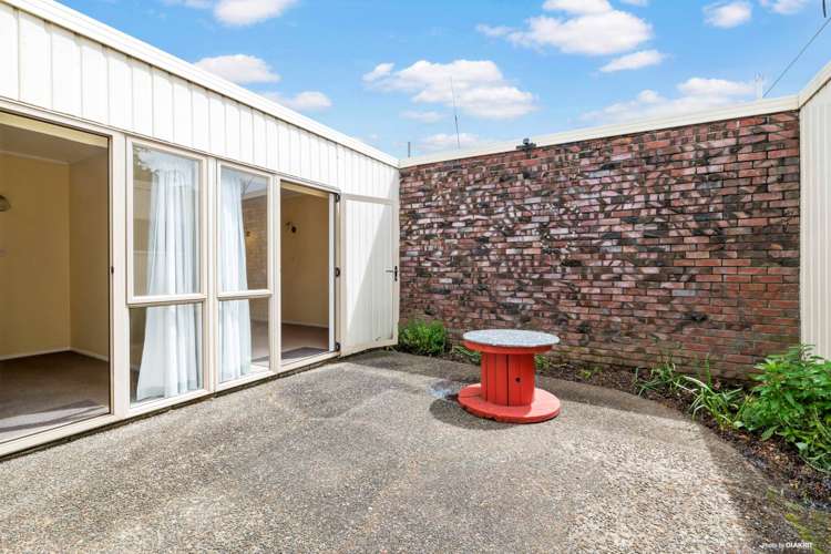 1/68 Beach Road Castor Bay_5