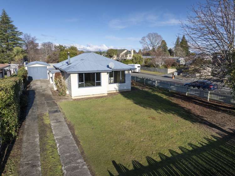 12 Sutherland Street Te Anau_14