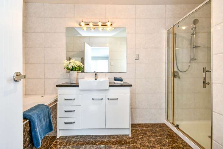 11 Rohi Place Flat Bush_18