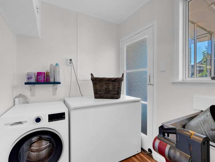 77 Houchens Road Glenview_14