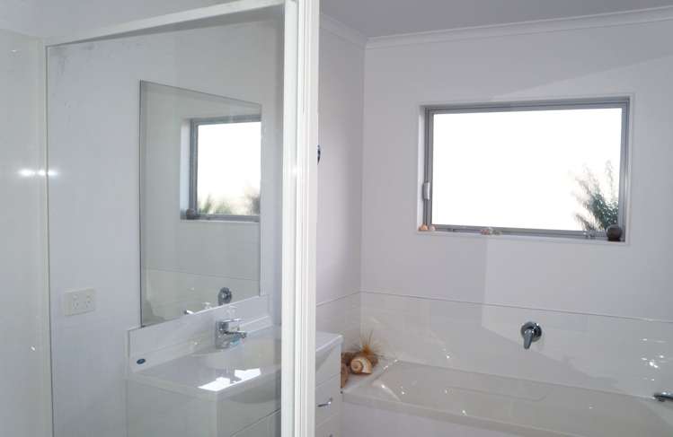 25 Ocean View Rise Ruakaka_9