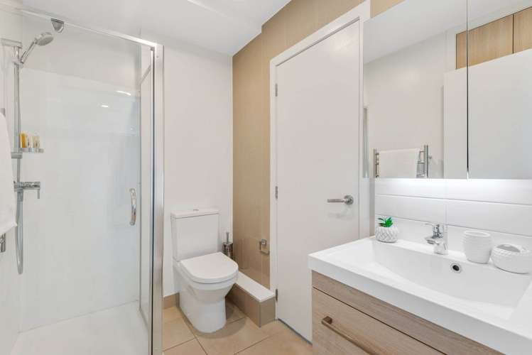 902b/75 Victoria Street West City Centre_2