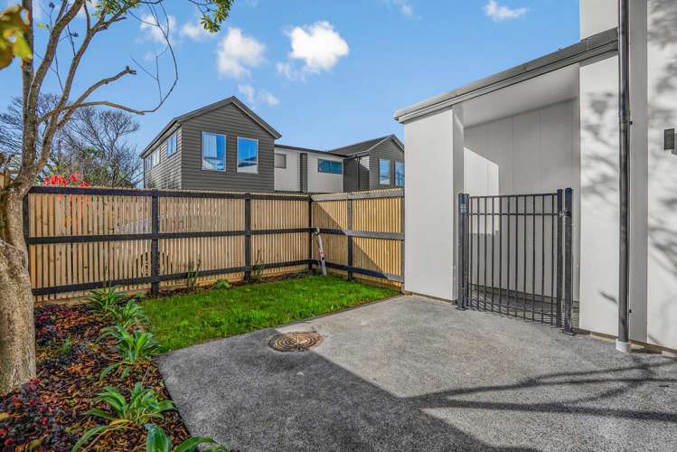 10/12 Marion Street Silverstream_22