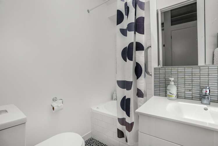 10/24 Hanson Street Mount Cook_14