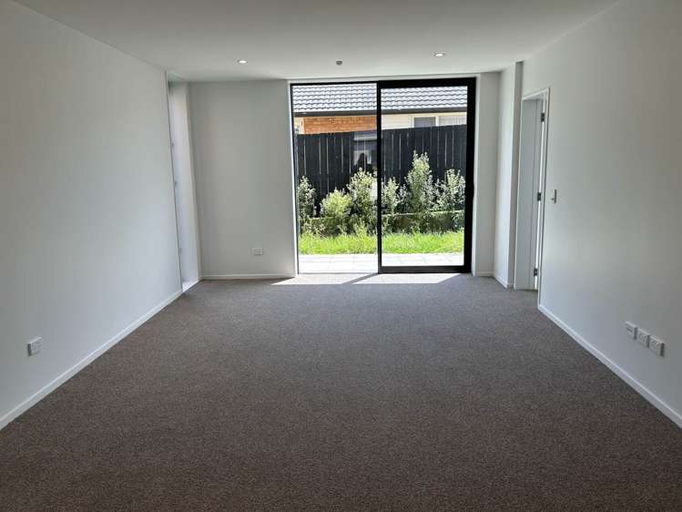 2/12 Treasure Lane Te Atatu South_2