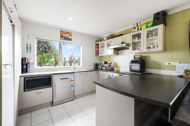 2 Bruce Pulman Drive Takanini_10