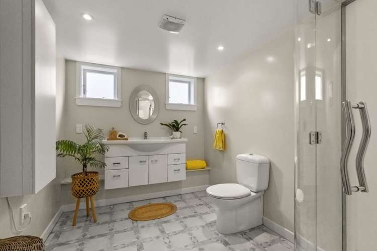 19 Merani Street Narrow Neck_16