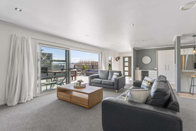 18 Coprosma Crescent Waipahihi_8