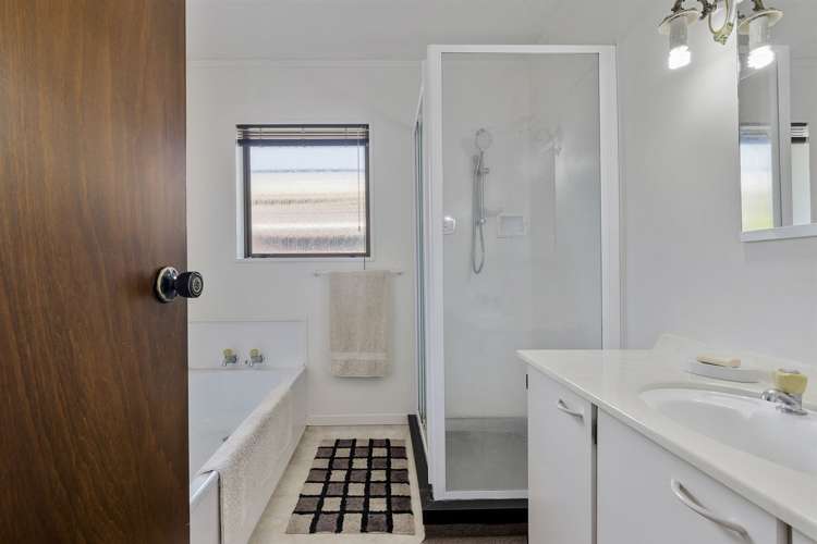 1/26 Laing Place Otumoetai_9