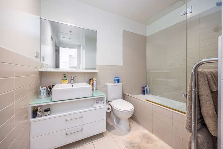 1004/18 Beach Road Auckland Central_13