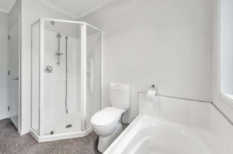 57 Farnborough Way Rolleston_14