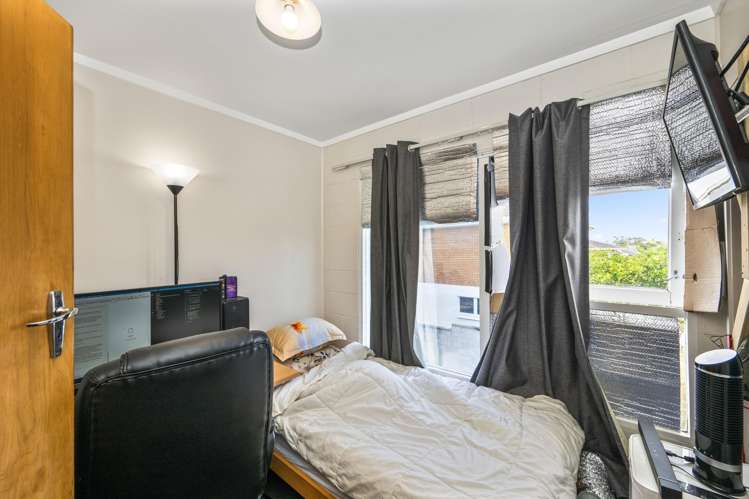 1 Lydia Avenue Northcote_13