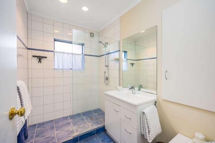 11 Mera Road Algies Bay_20