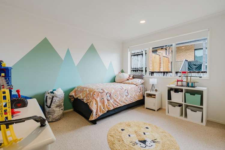 73 Dixon Road Glenview_10