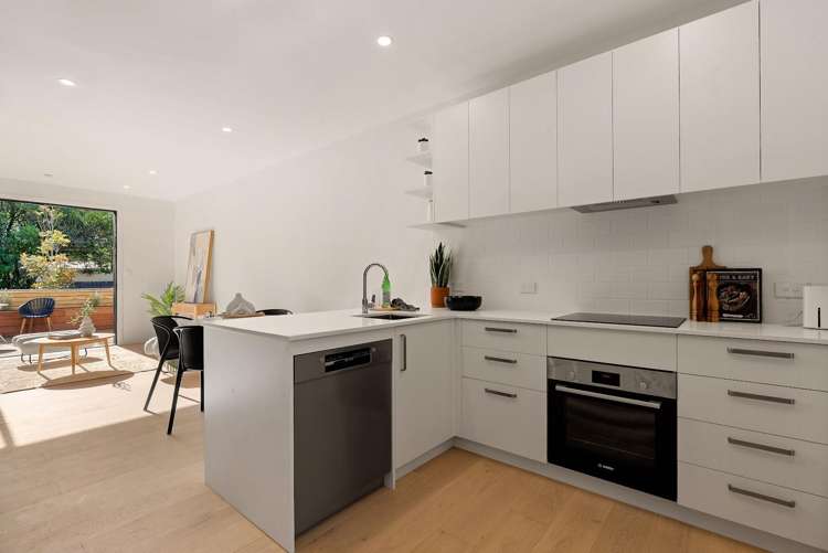 10/152 The Parade Island Bay_13