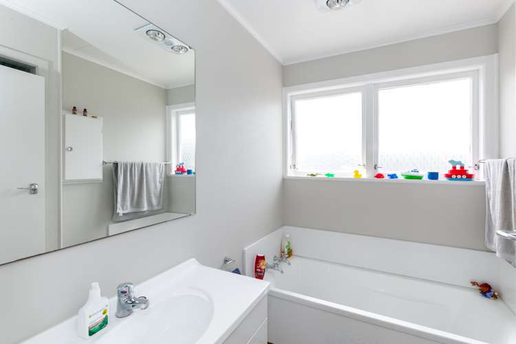 40 Garden Heights Avenue Glenview_17