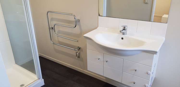 10 Saint Peters Close Woolston_13