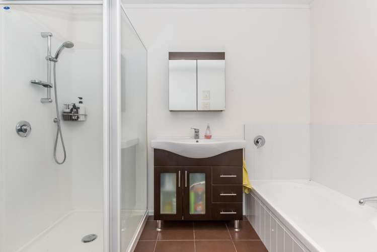 17 Kiriwai Road Paremata_13