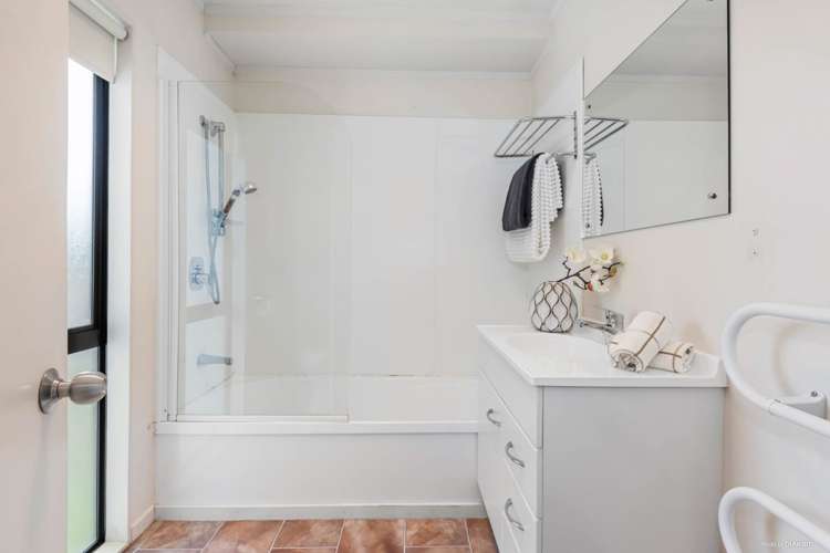 22 Carillon Place Massey_13