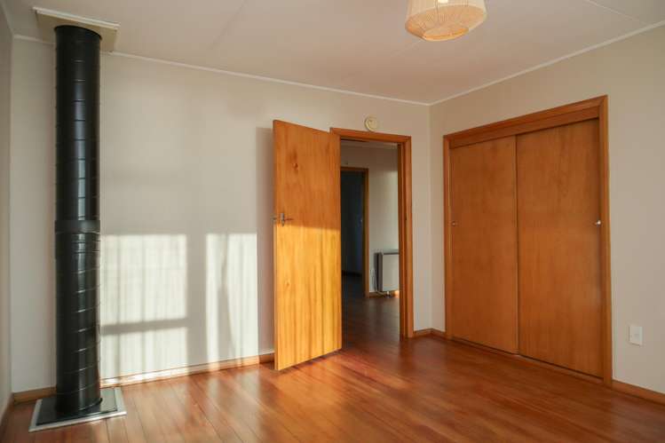 32 Domett Esplanade Cobden_29