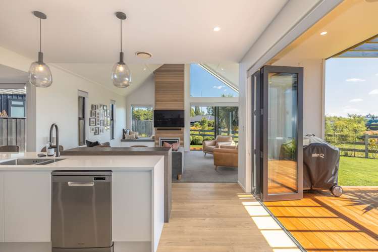 32 Carnaveron Drive Lincoln_7