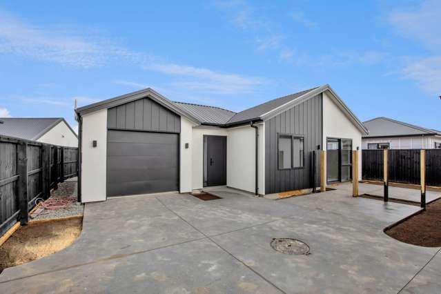 Stylish, Brand-New Living in Riverstone