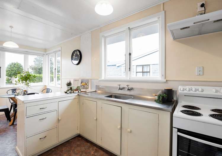 9 Morrison Crescent Glenview_11