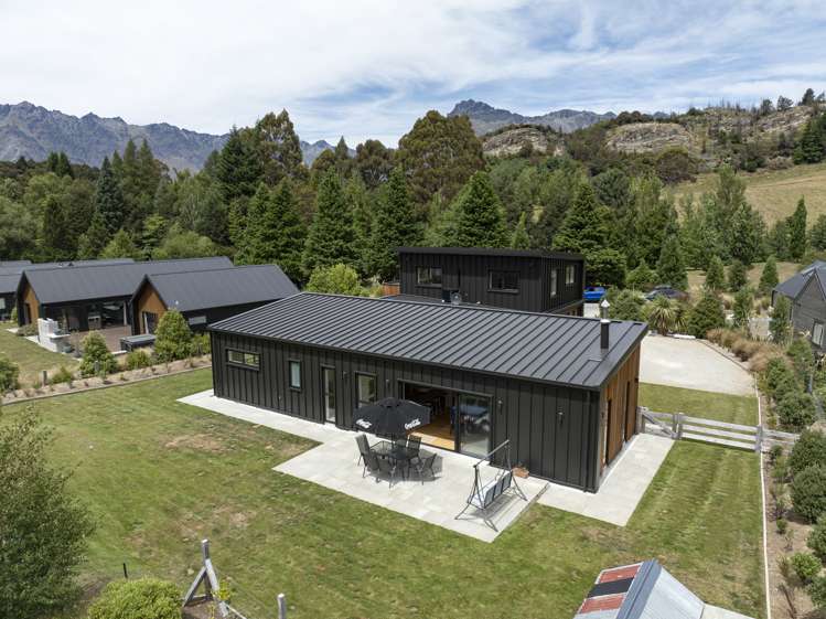43 Peregrine Falcon Road Mount Creighton Queenstown Houses for